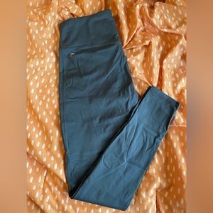 Fabletics 365 Motion Leggings! Size medium and buttery soft !